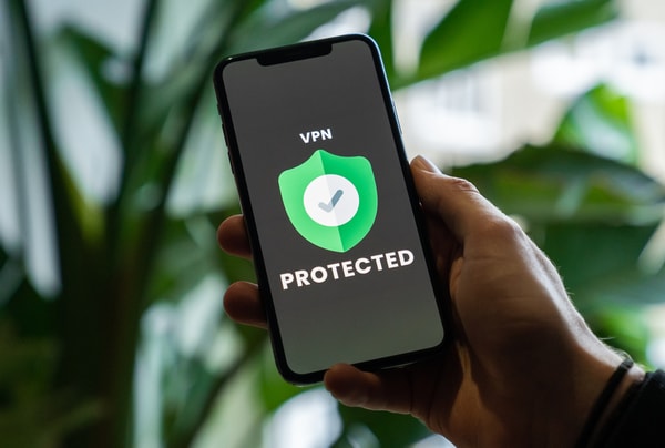 Co to jest VPN, jak działa i do czego służy? (2026)
